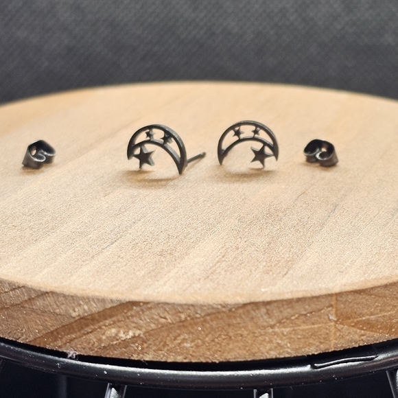 NWT Black Crescent Moon & Stars Stud Earrings - Picture 5 of 11